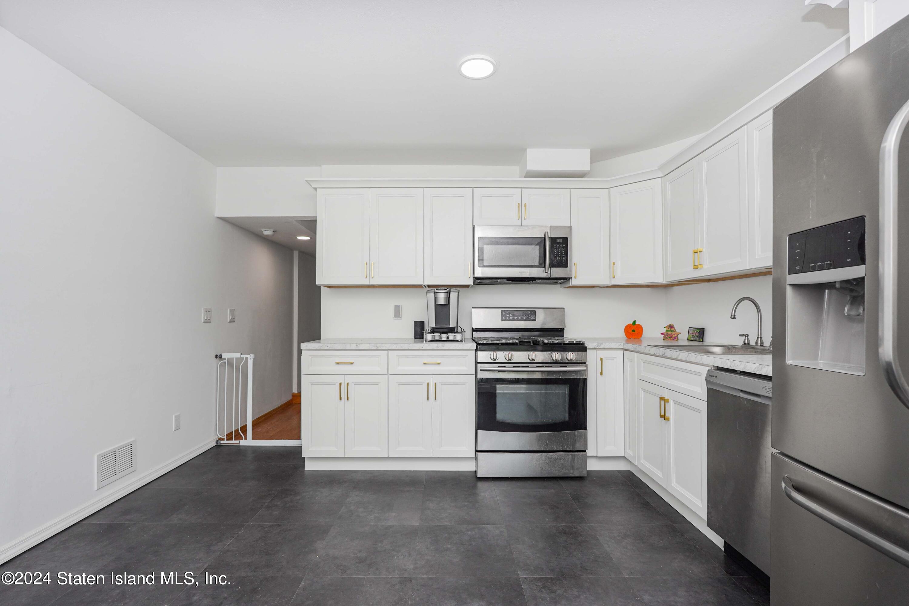 334 Arthur Kill Road Staten Island, NY 10308 - Photo 13 of 27 Photo Jul 11 2024, 3 09 14 AM