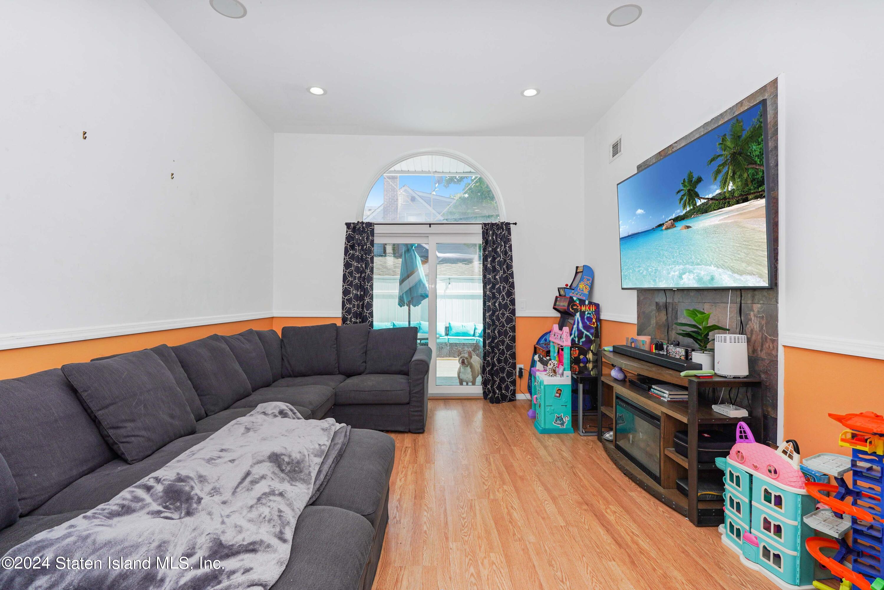 334 Arthur Kill Road Staten Island, NY 10308 - Photo 4 of 27 Photo Jul 11 2024, 3 01 25 AM