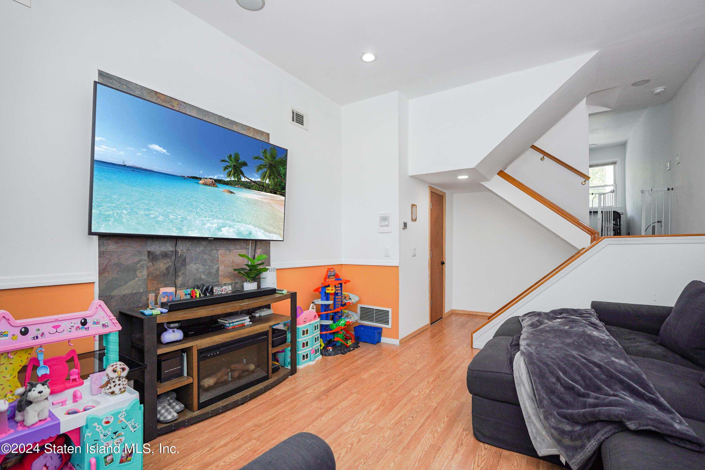 334 Arthur Kill Road Staten Island, NY 10308 - Photo 7 of 27 Photo Jul 11 2024, 3 02 08 AM