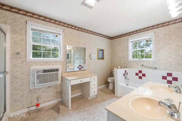 $279,000 | 618 Oak Street, Athens, TN 37303