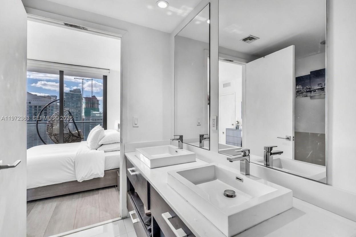 55 Southwest 9th Street, Unit 3703 Miami, FL 33130 - Photo 15 of 38