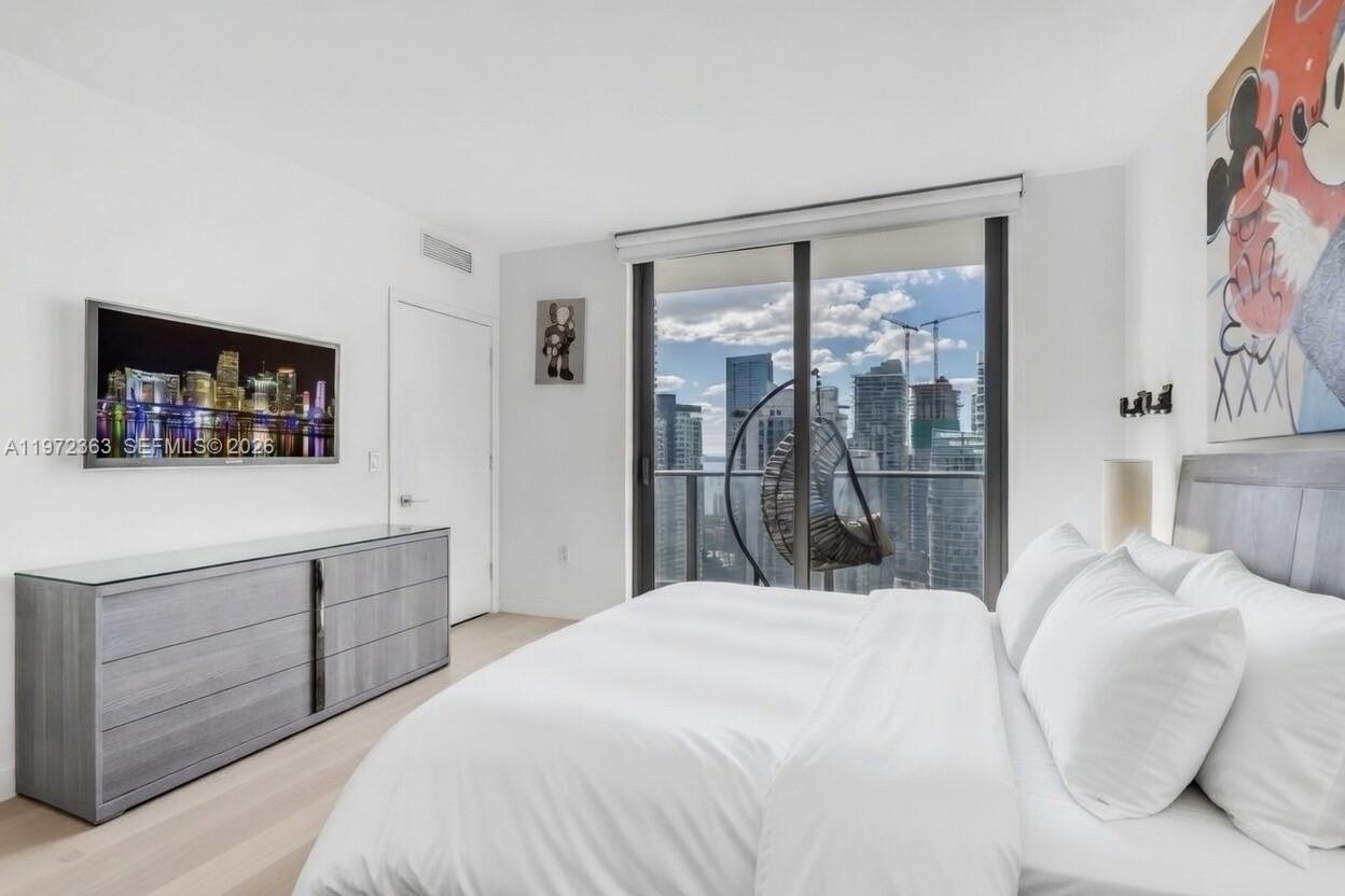 55 Southwest 9th Street, Unit 3703 Miami, FL 33130 - Photo 16 of 38