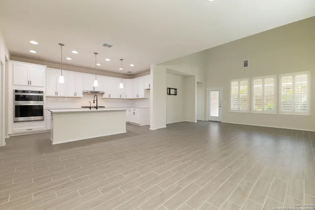 $3,000 | 353 Aberdeen, Boerne, TX 78015