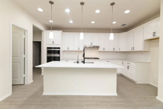 $3,000 | 353 Aberdeen, Boerne, TX 78015