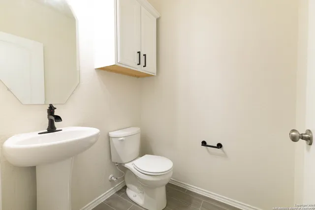 $3,000 | 353 Aberdeen, Boerne, TX 78015