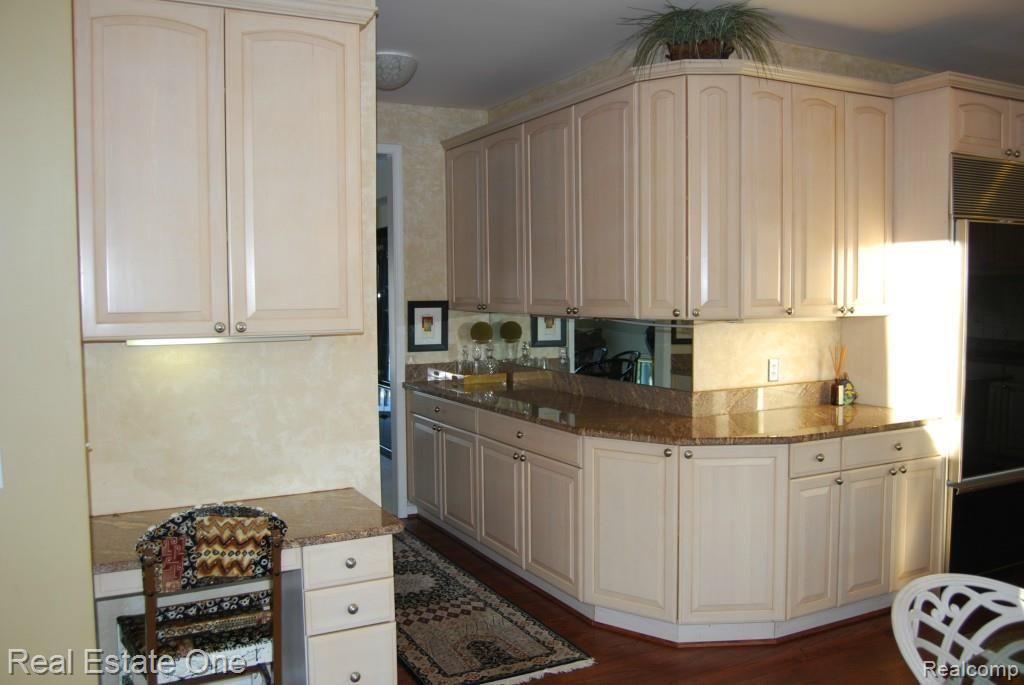 5765 Kirkridge Trail Rochester, MI 48306 - Photo 12 of 23 Kitchen view #2