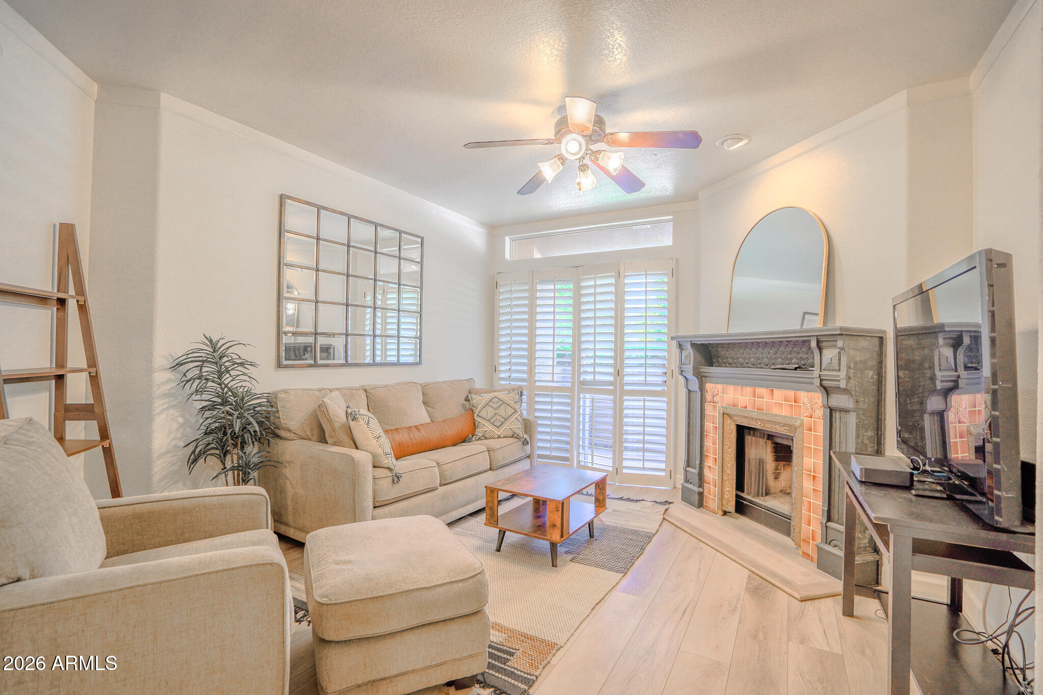 10410 North Cave Creek Road, Unit 1111 Phoenix, AZ 85020 - Photo 6 of 21 DSC00995-HDR