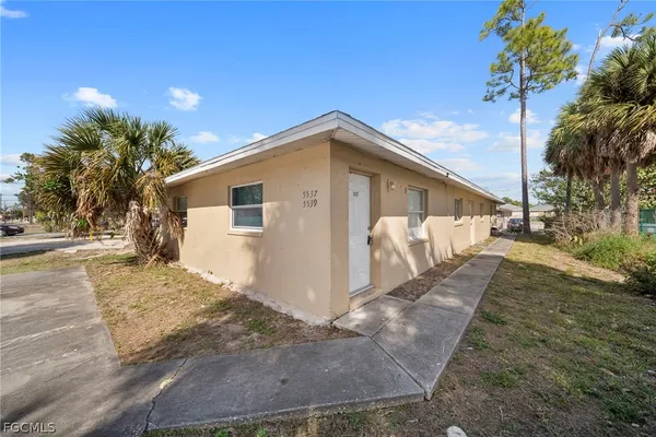 $975 | 5537 Tenth Avenue, Fort Myers, FL 33907