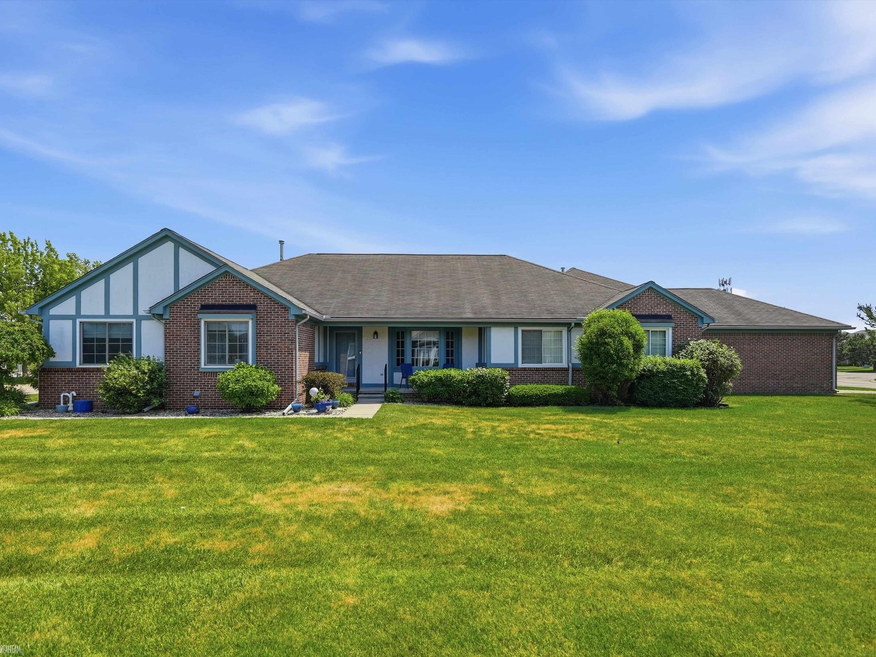 45461 Nottingham Drive, Unit 97 Macomb, MI 48044 - Photo 2 of 42