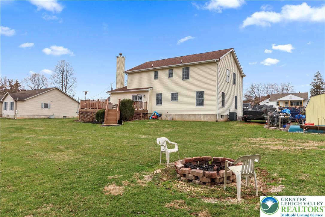 1712 9th Street Bethlehem, PA 18020 - Photo 32 of 38 a front view of a house with a garden
