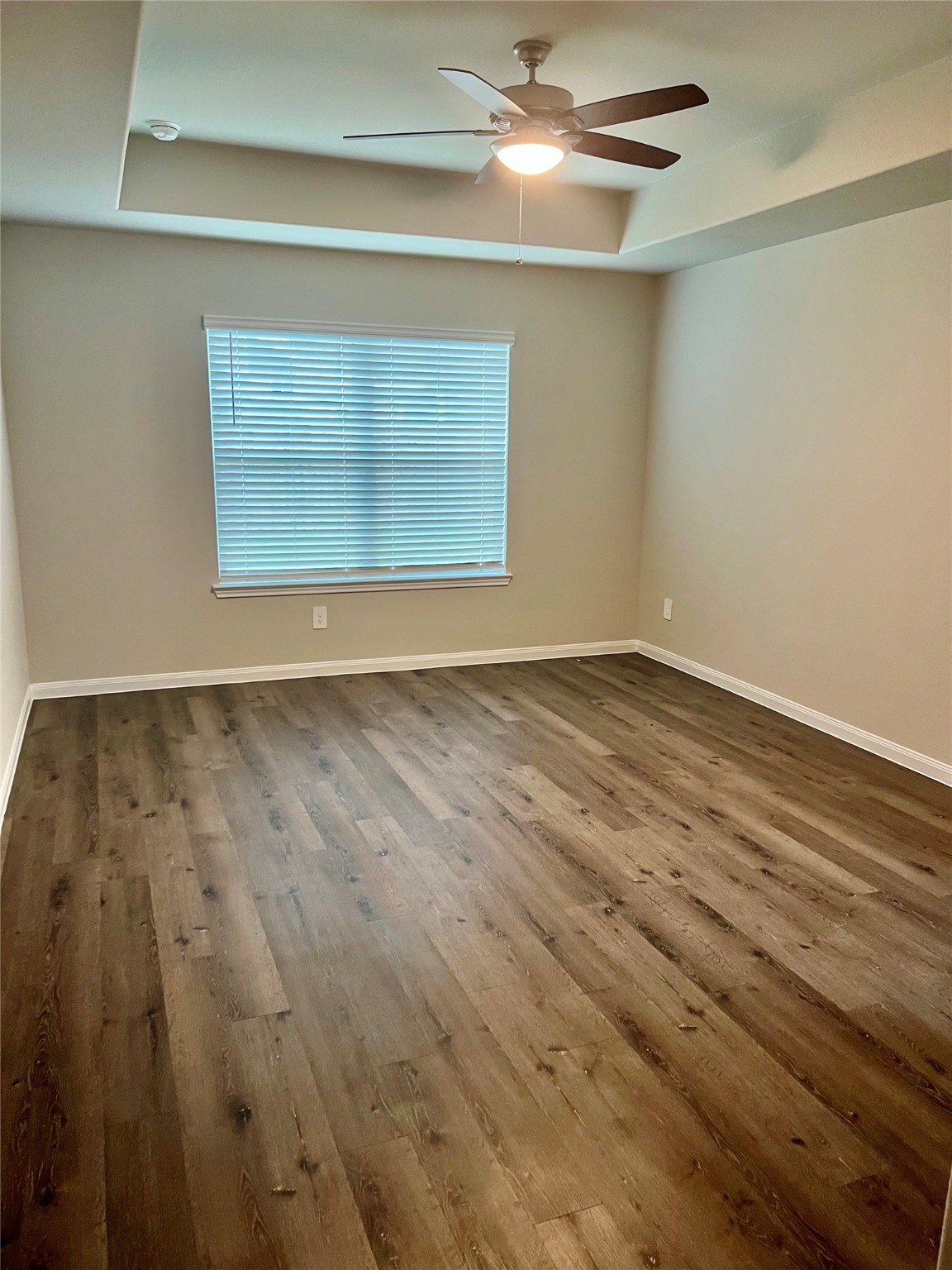 5603 Brooklyn Rose Drive Rosharon, TX 77583 - Photo 7 of 11 an empty room with windows