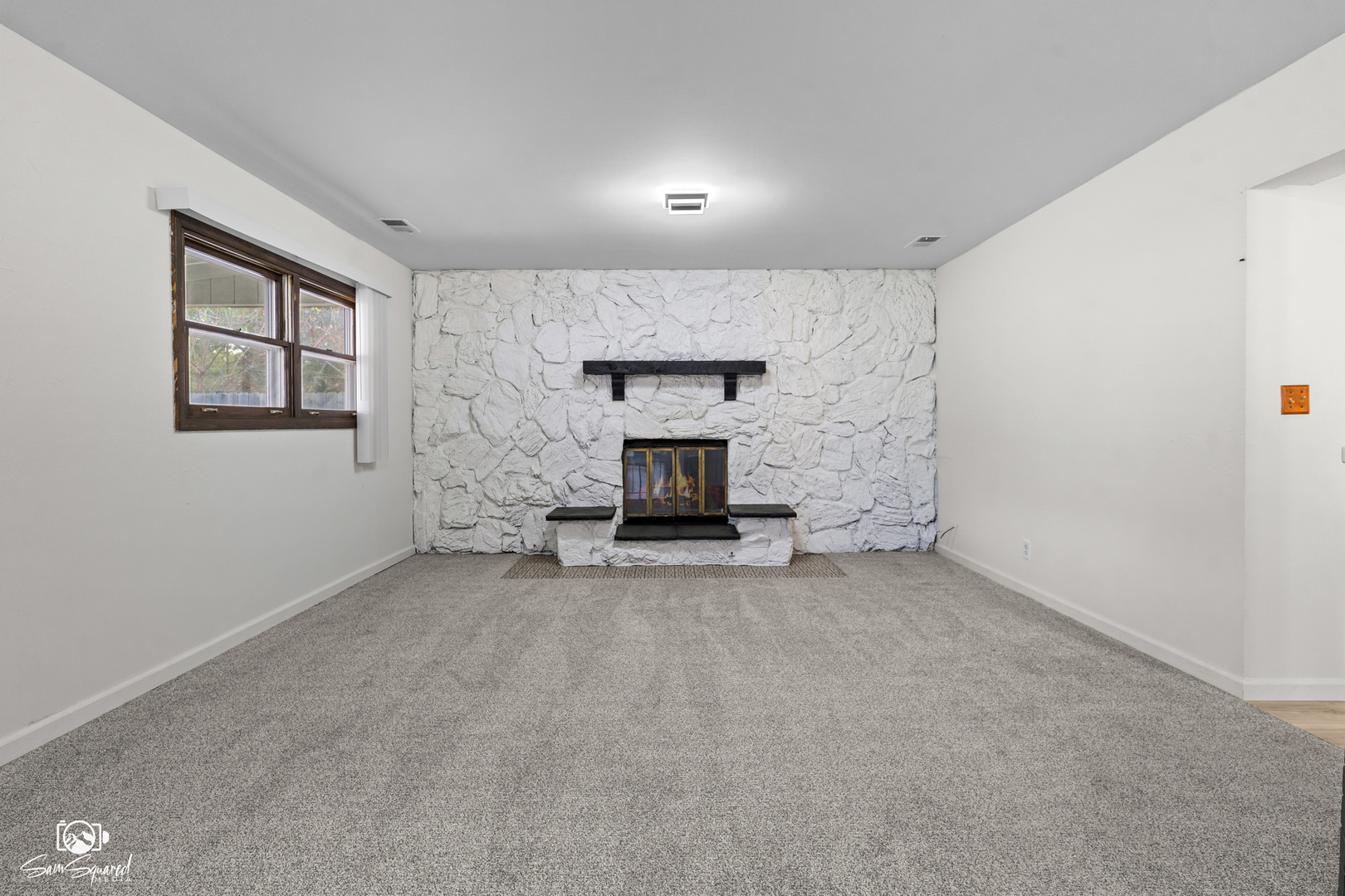 118 Camelot Way Bolingbrook, IL 60440 - Photo 13 of 32 a view of a livingroom with a fireplace