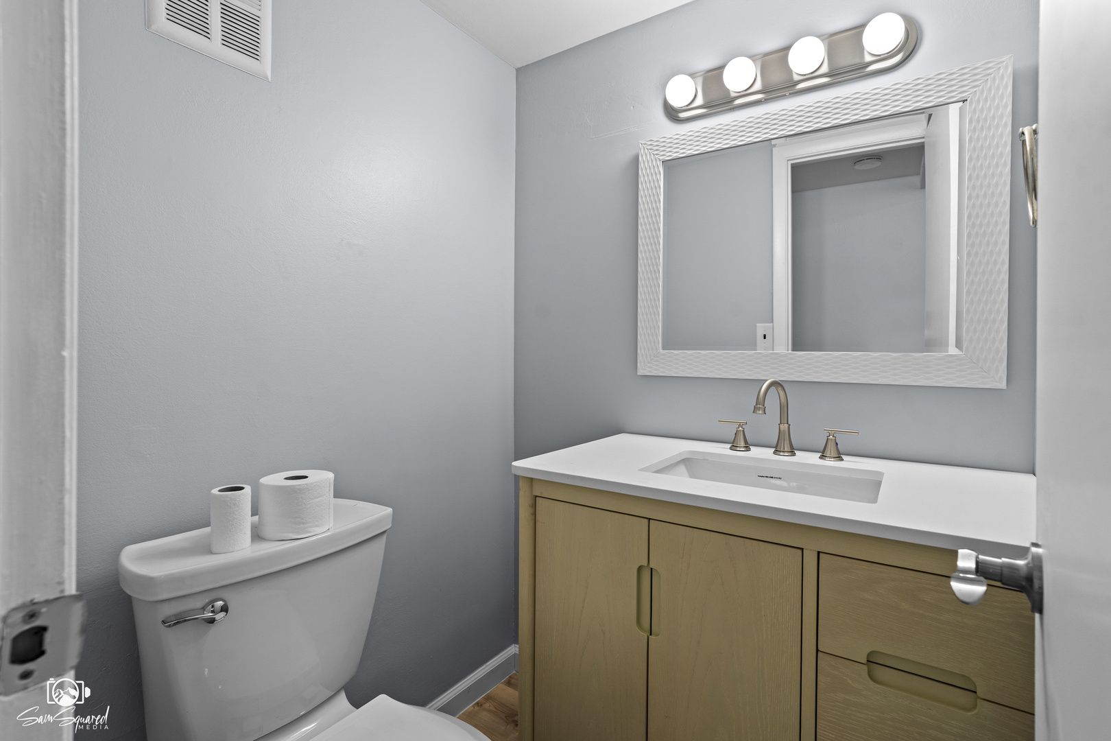 118 Camelot Way Bolingbrook, IL 60440 - Photo 15 of 32 a bathroom with a toilet sink and mirror