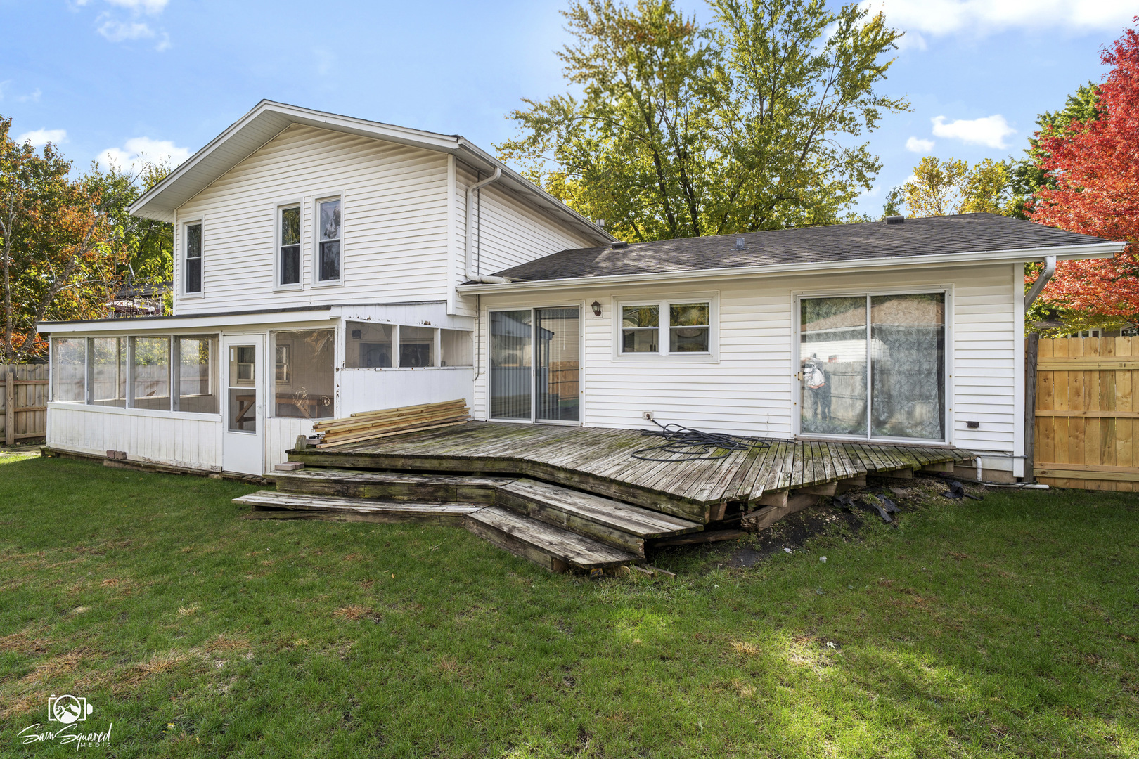 118 Camelot Way Bolingbrook, IL 60440 - Photo 30 of 32 a front view of a house with a garden