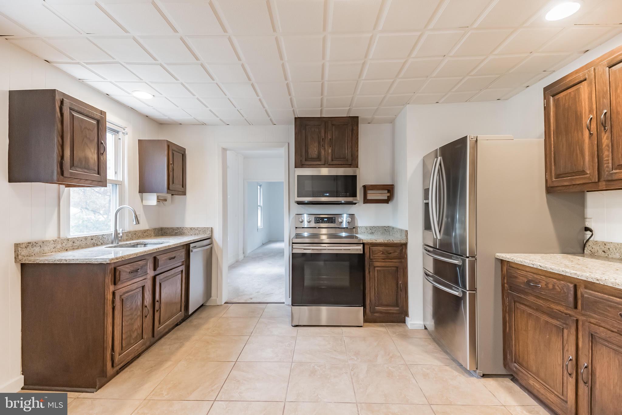 1212 Bridgeboro Road Edgewater Park, NJ 08010 - Photo 7 of 31 Gallery Image 7