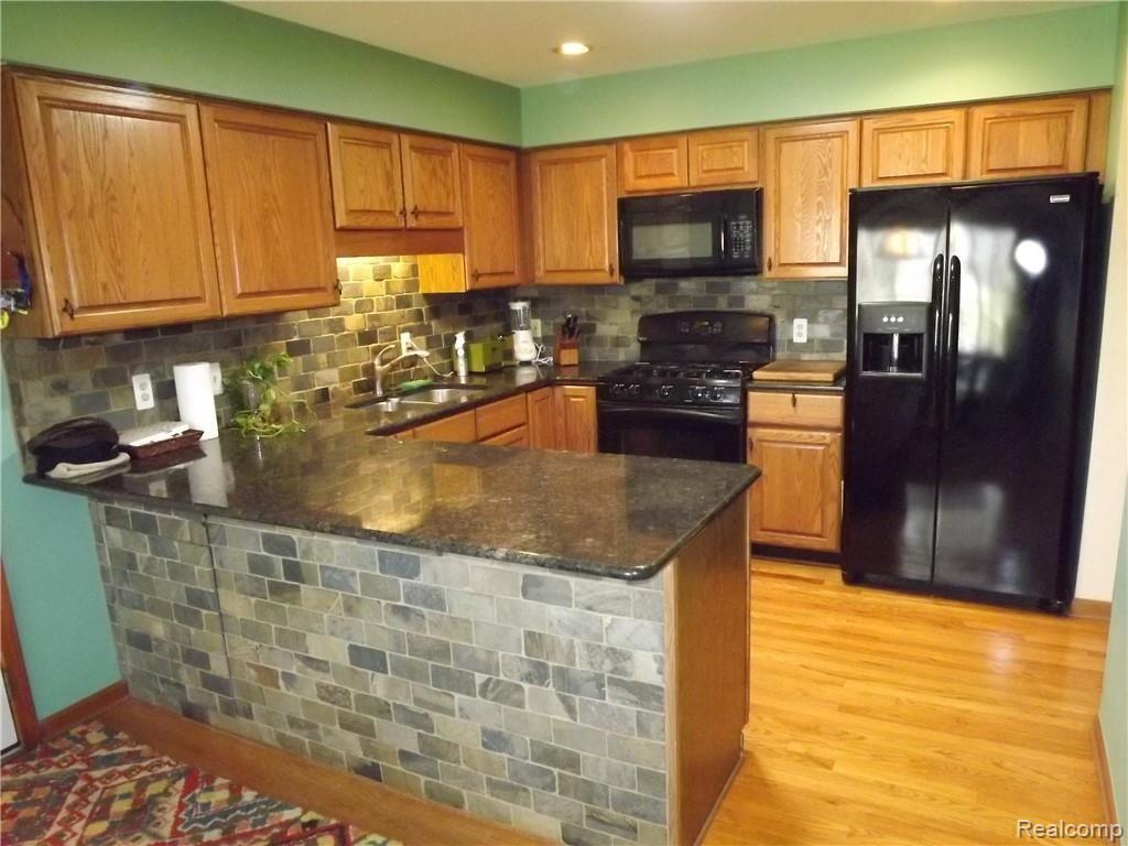 2168 London Bridge Drive, Unit 53 Rochester Hills, MI 48307 - Photo 3 of 17