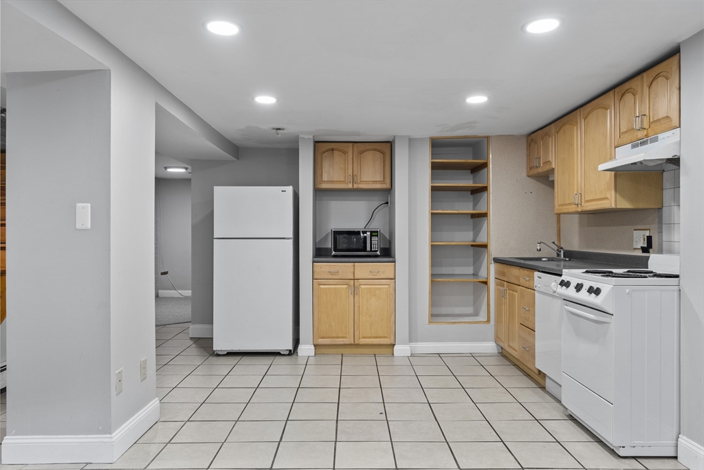 110 West 3rd Street, Unit 1 Boston, MA 02127 - Photo 2 of 9