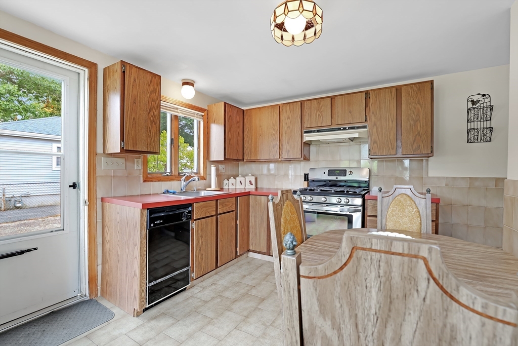 17 Swift Avenue Wareham, MA 02571 - Photo 7 of 30