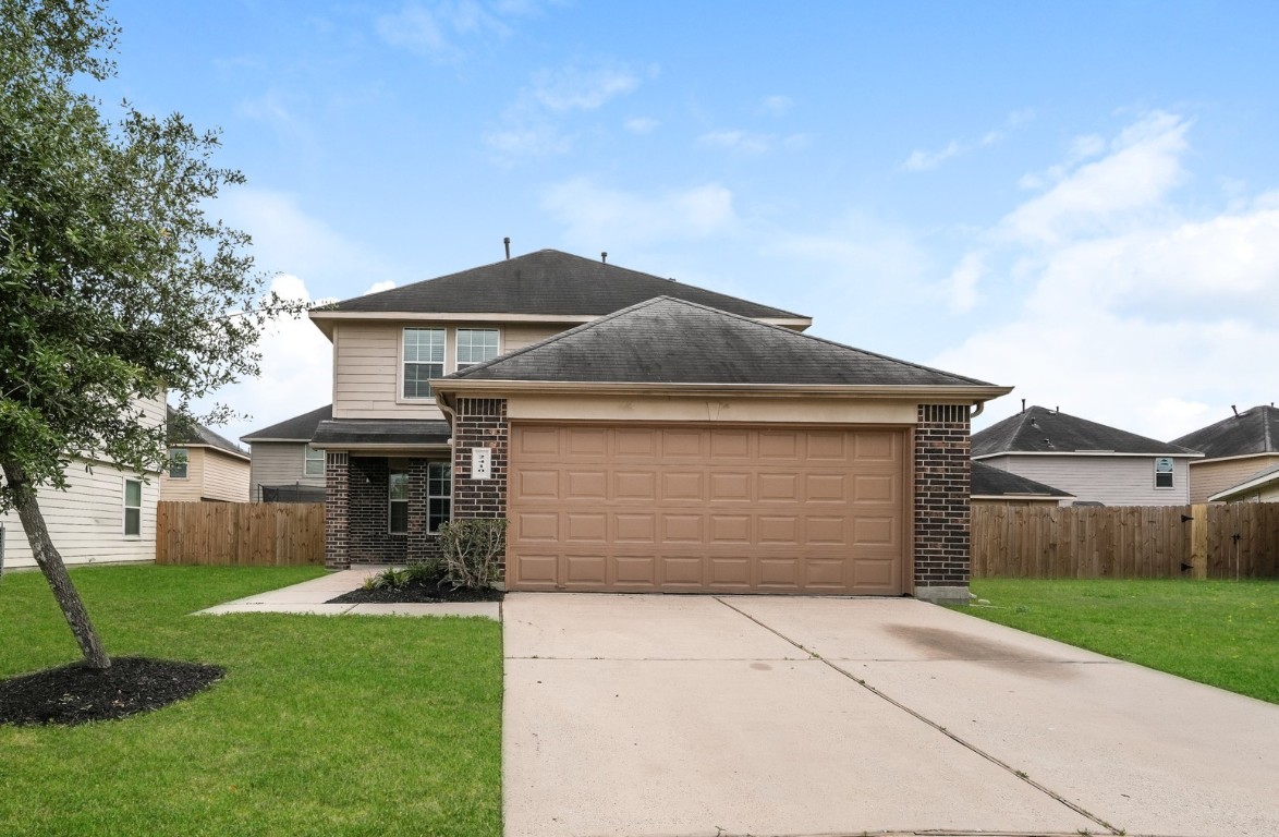 2410 High Island Way Houston, TX 77073 - Photo 2 of 17 a front view of house with yard