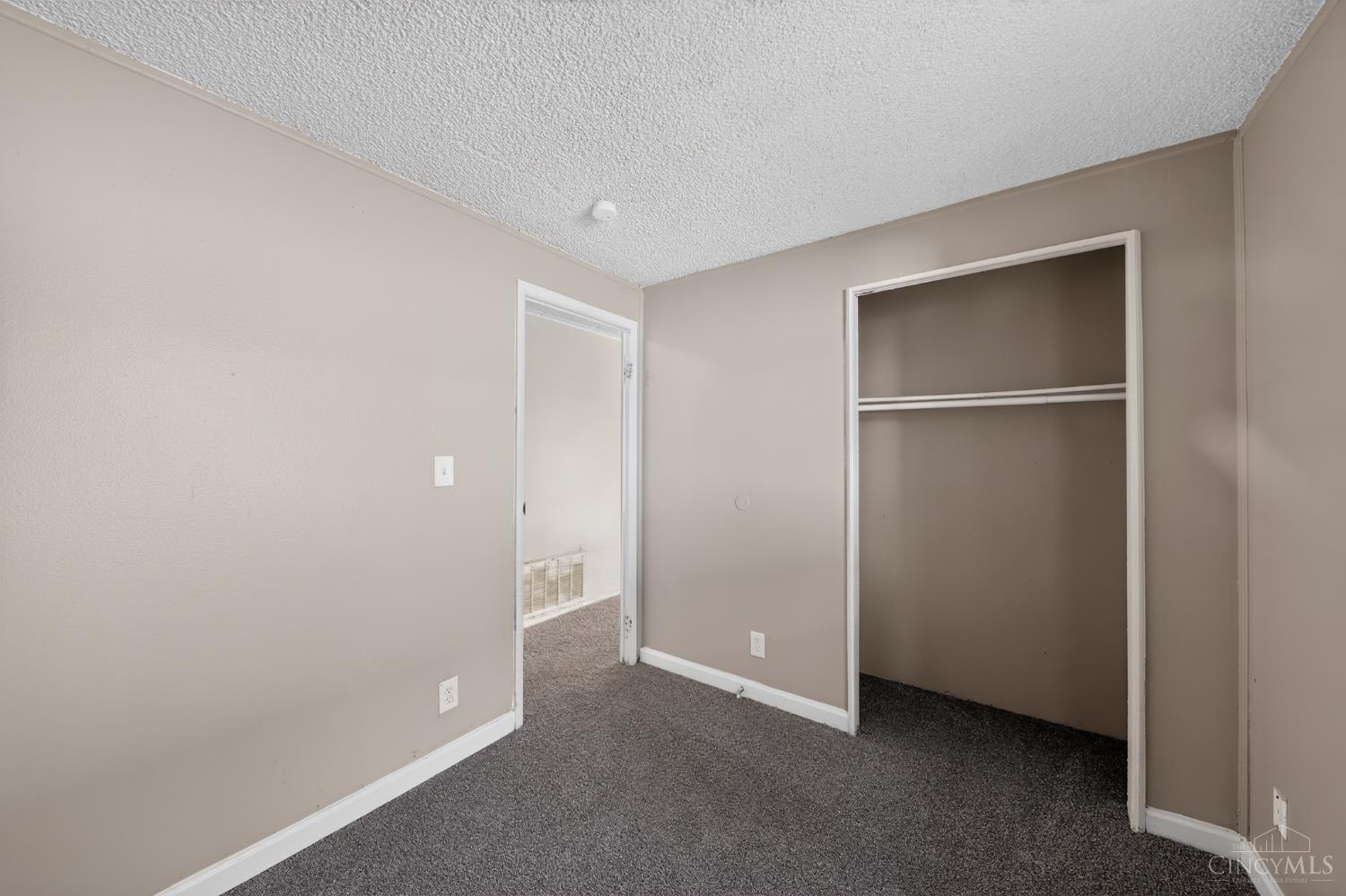 8587 Daly Road Cincinnati, OH 45231 - Photo 20 of 30