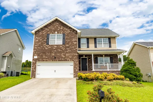 $449,900 | 1805 Point Wood Drive, Knoxville, TN 37920