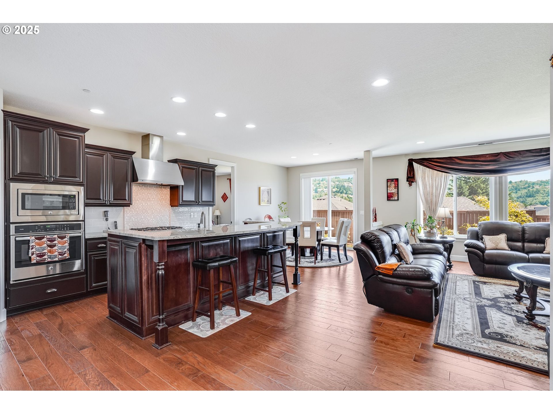 10703 Northwest Glenmore Way Portland, OR 97229 - Photo 5 of 37