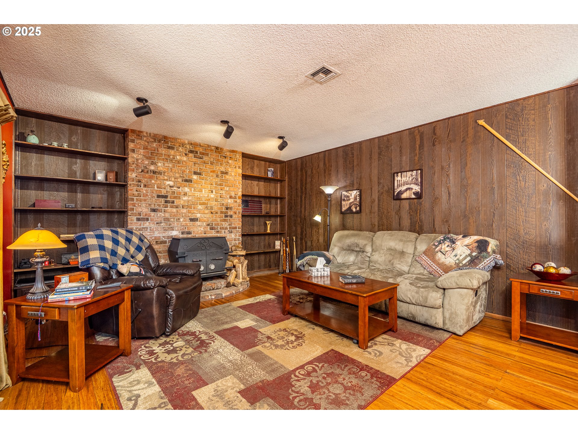 2121 Firth Avenue Springfield, OR 97477 - Photo 18 of 40 a living room with furniture and a rug