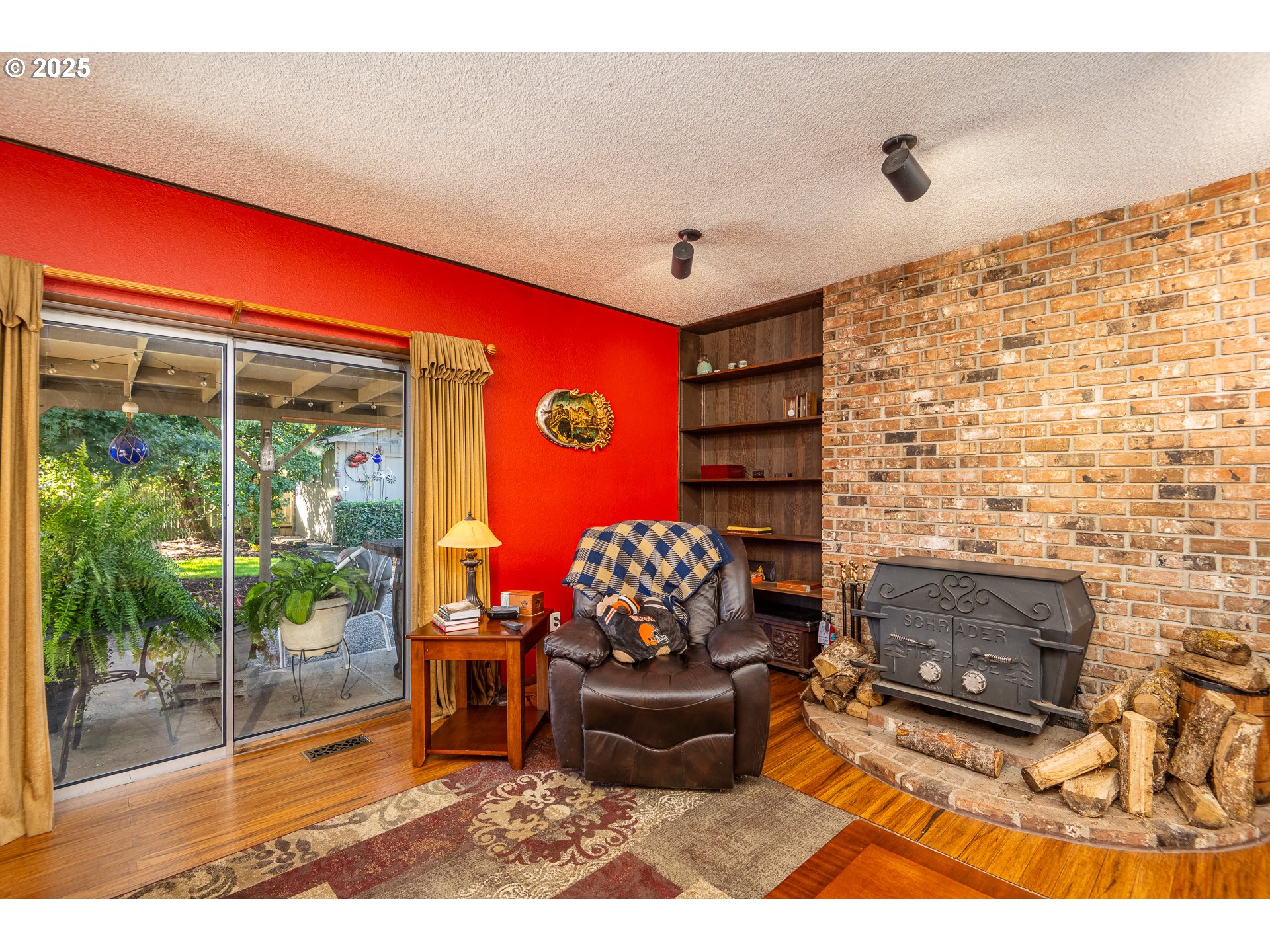 2121 Firth Avenue Springfield, OR 97477 - Photo 19 of 40 a living room with patio furniture and a fireplace