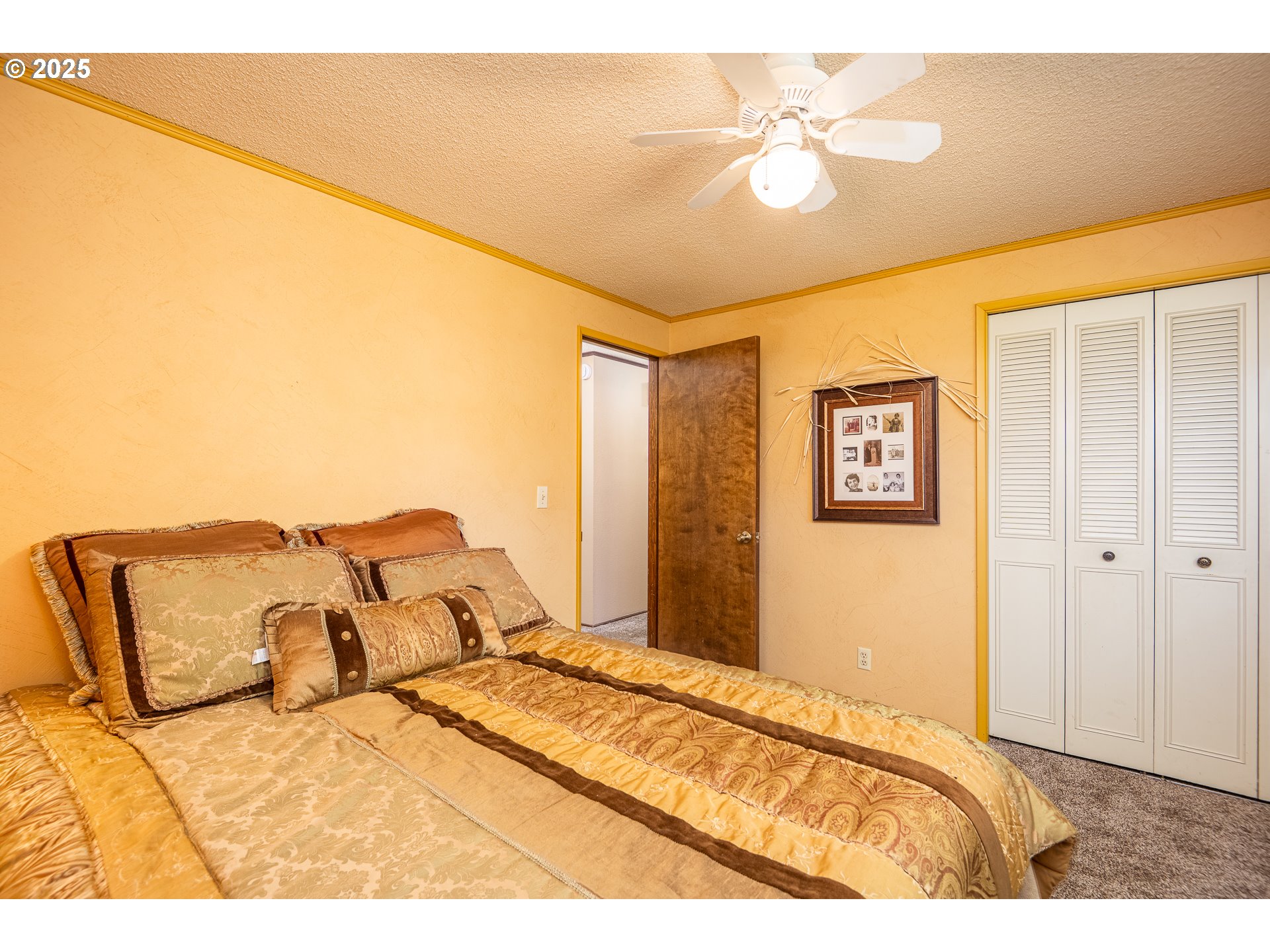 2121 Firth Avenue Springfield, OR 97477 - Photo 27 of 40 a bedroom with a bed and a painting on the wall