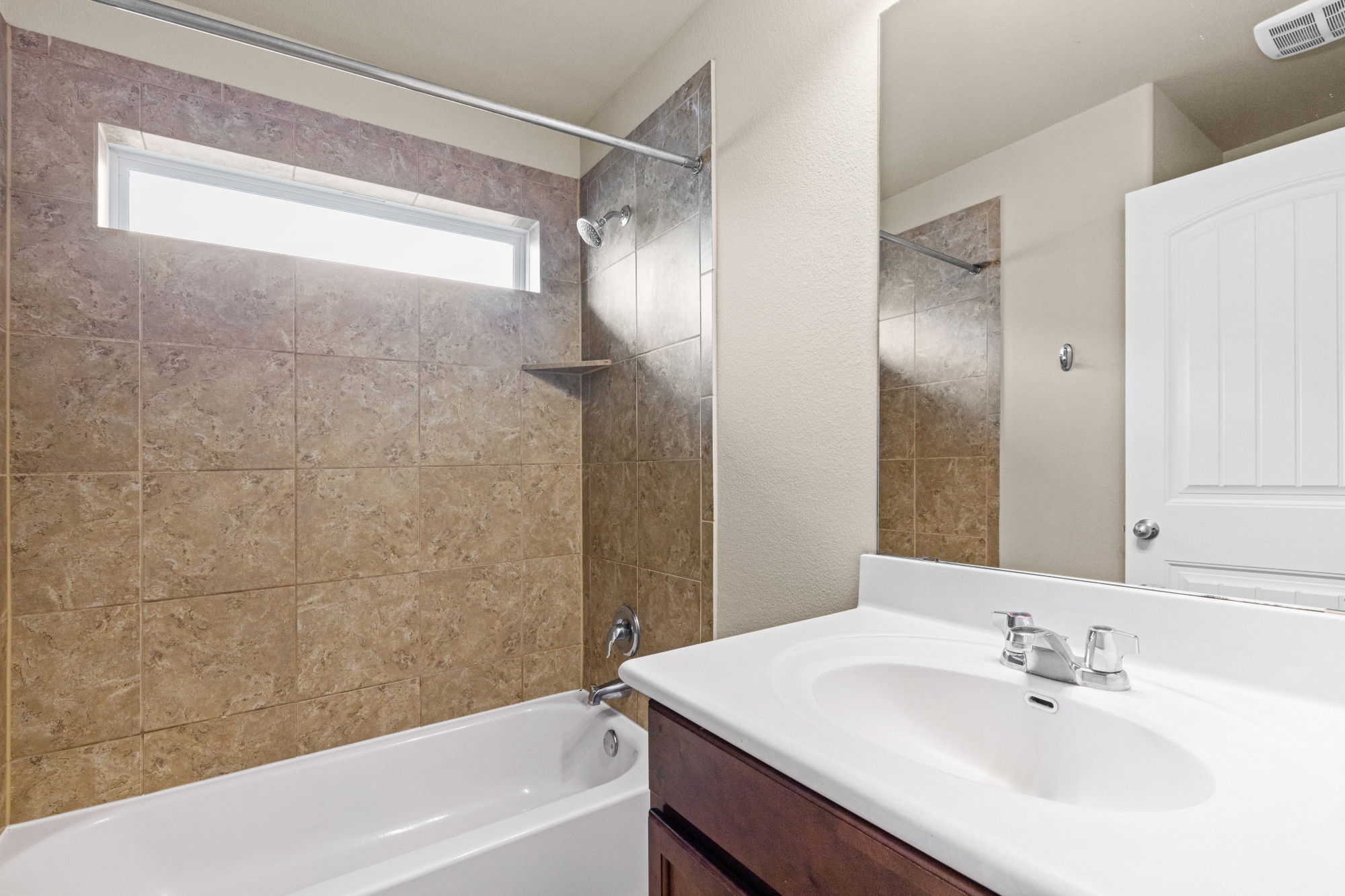 19308 Stokes Lane Pflugerville, TX 78660 - Photo 18 of 27 a bathroom with a bathtub and a sink