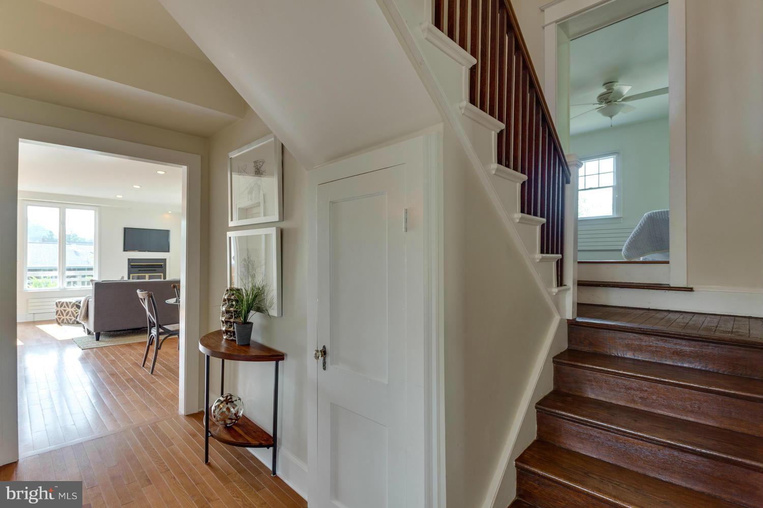 1811 Birch Road McLean, VA 22101 - Photo 13 of 29 Front Hall