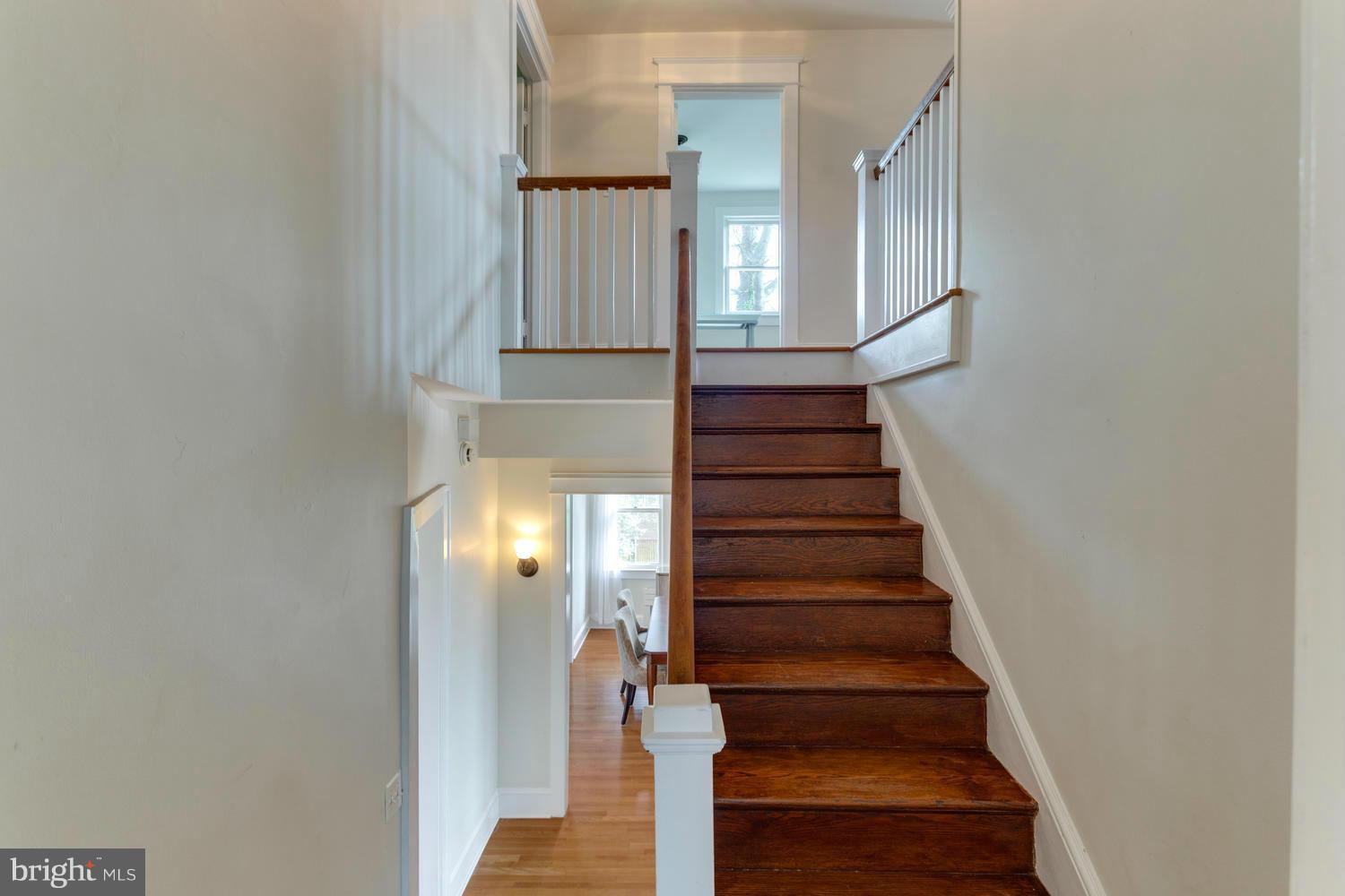 1811 Birch Road McLean, VA 22101 - Photo 18 of 29 Staircase
