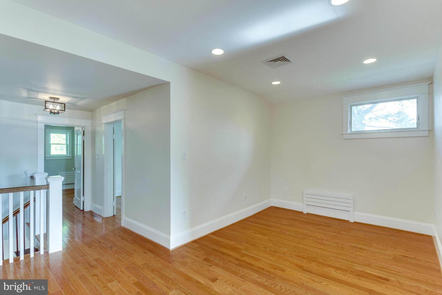 1811 Birch Road McLean, VA 22101 - Photo 19 of 29 Landing/Play Area