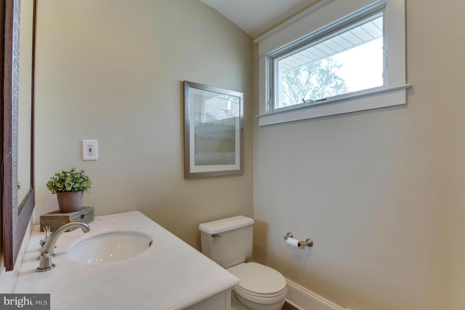 1811 Birch Road McLean, VA 22101 - Photo 23 of 29 Hall Bath