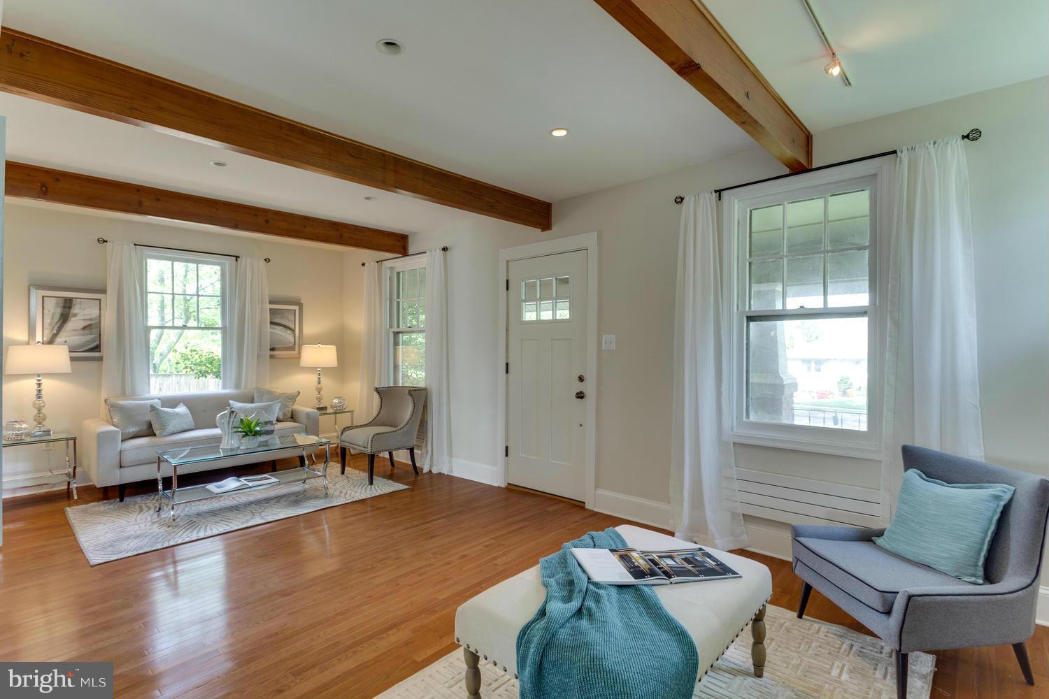 1811 Birch Road McLean, VA 22101 - Photo 3 of 29 Living Room