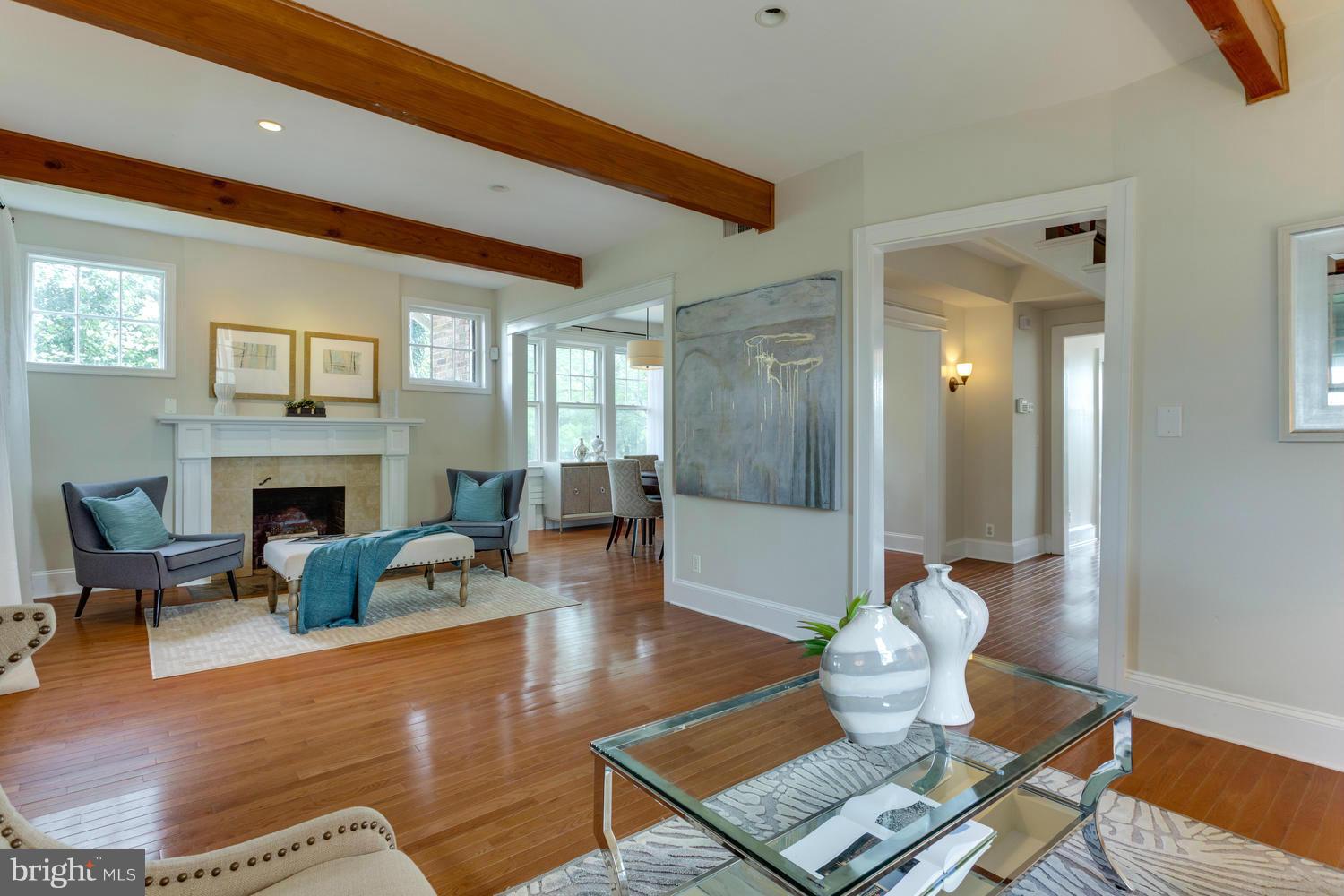 1811 Birch Road McLean, VA 22101 - Photo 4 of 29 Living Room