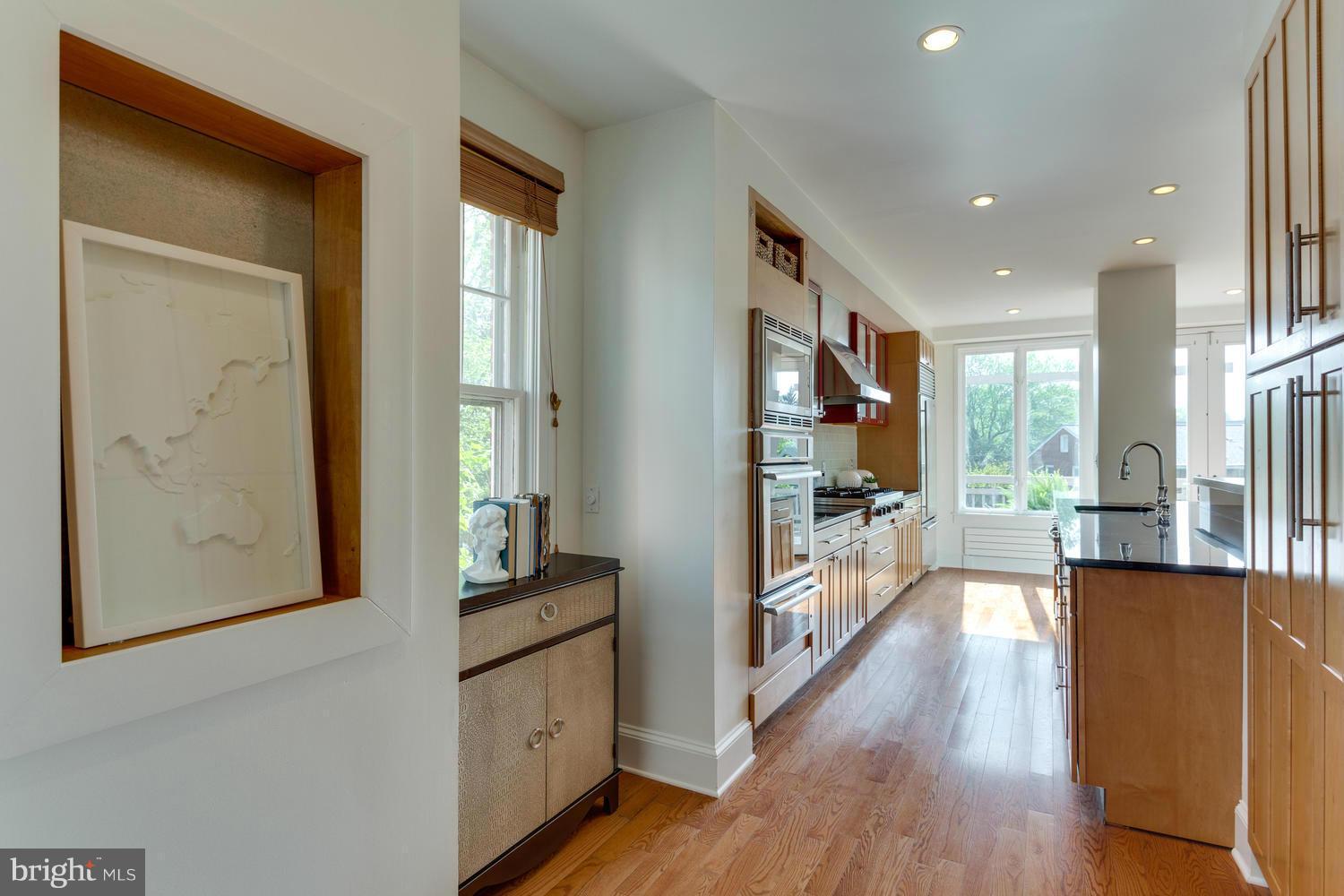 1811 Birch Road McLean, VA 22101 - Photo 6 of 29 Kitchen/Pantry