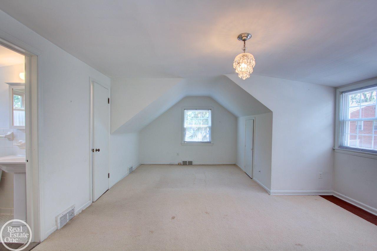 1716 Severn Road Grosse Pointe, MI 48236 - Photo 17 of 49 31354824-16.JPG