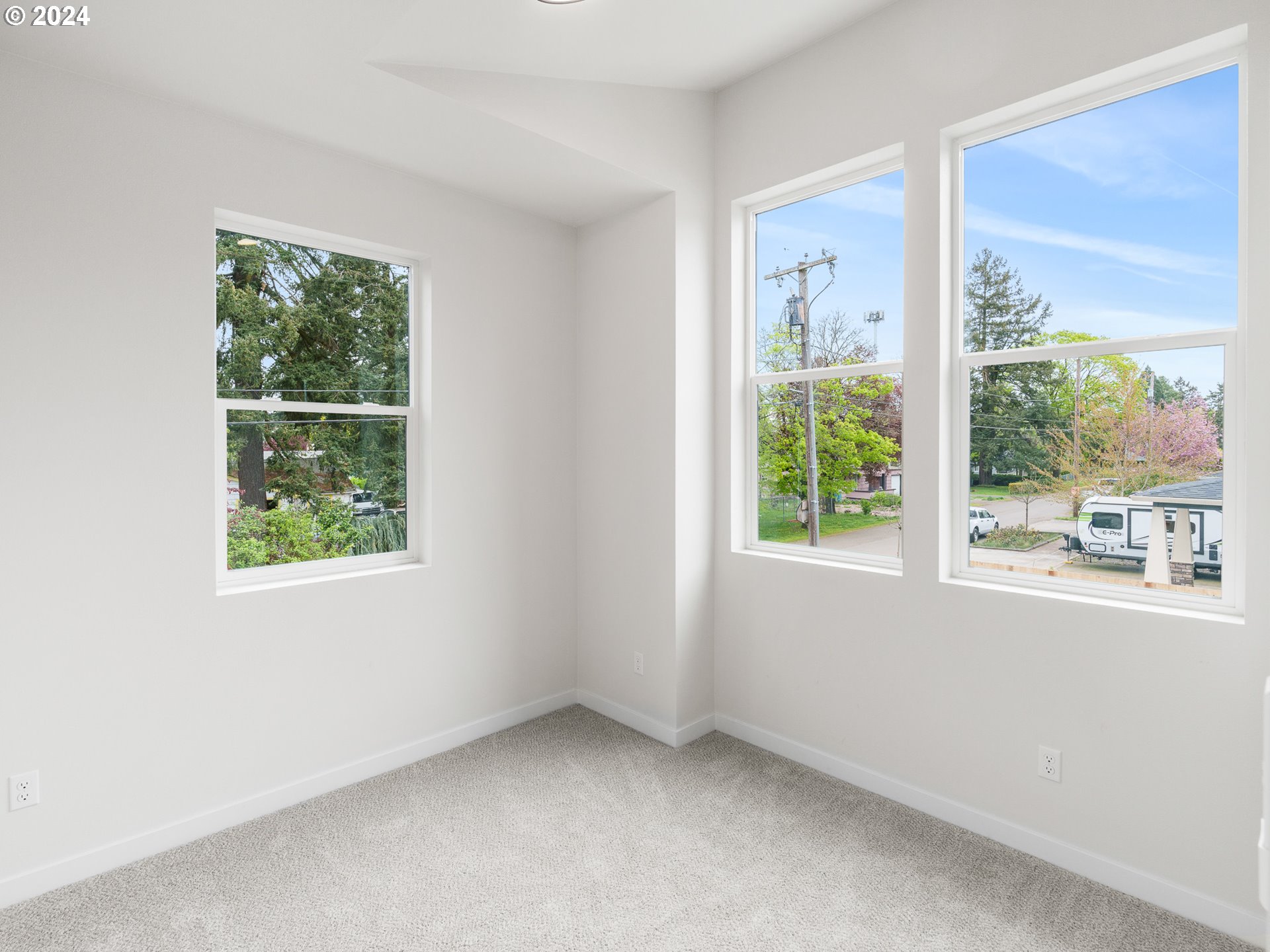 5504 Southeast Rural Street Portland, OR 97206 - Photo 14 of 21 Gallery Image 14