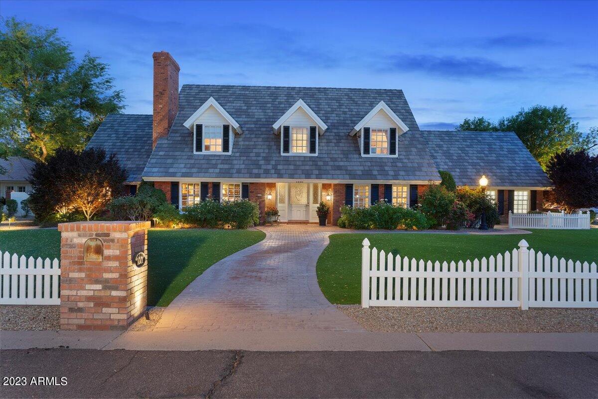 Welcome to 1001 E Caroline Ln!