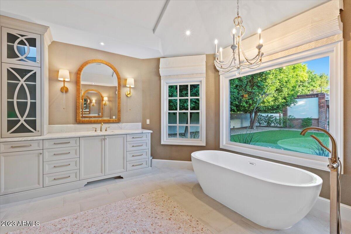 1001 East Caroline Lane Tempe, AZ 85284 - Photo 25 of 80 Free-Standing Soaking Tub