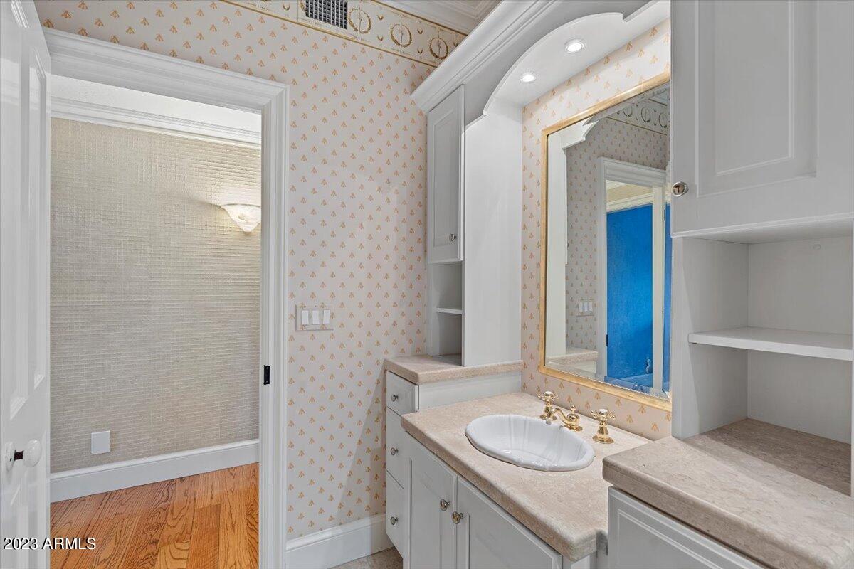 1001 East Caroline Lane Tempe, AZ 85284 - Photo 29 of 80 Bathroom #2