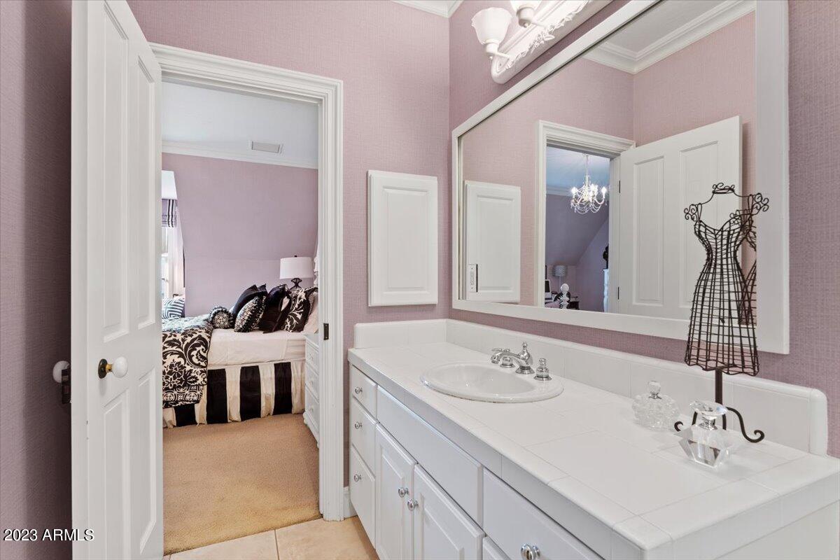1001 East Caroline Lane Tempe, AZ 85284 - Photo 36 of 80 Ensuite Bathroom #3