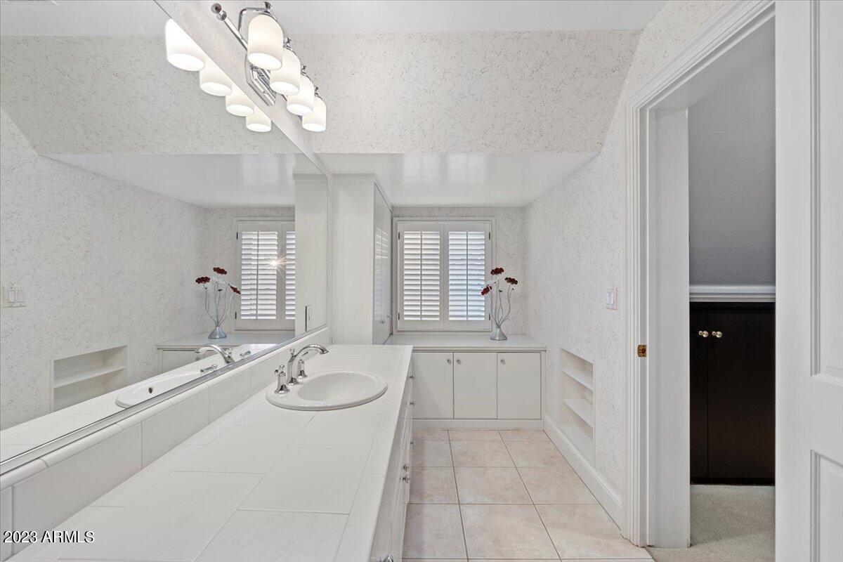 1001 East Caroline Lane Tempe, AZ 85284 - Photo 43 of 80 Ensuite Bathroom #5