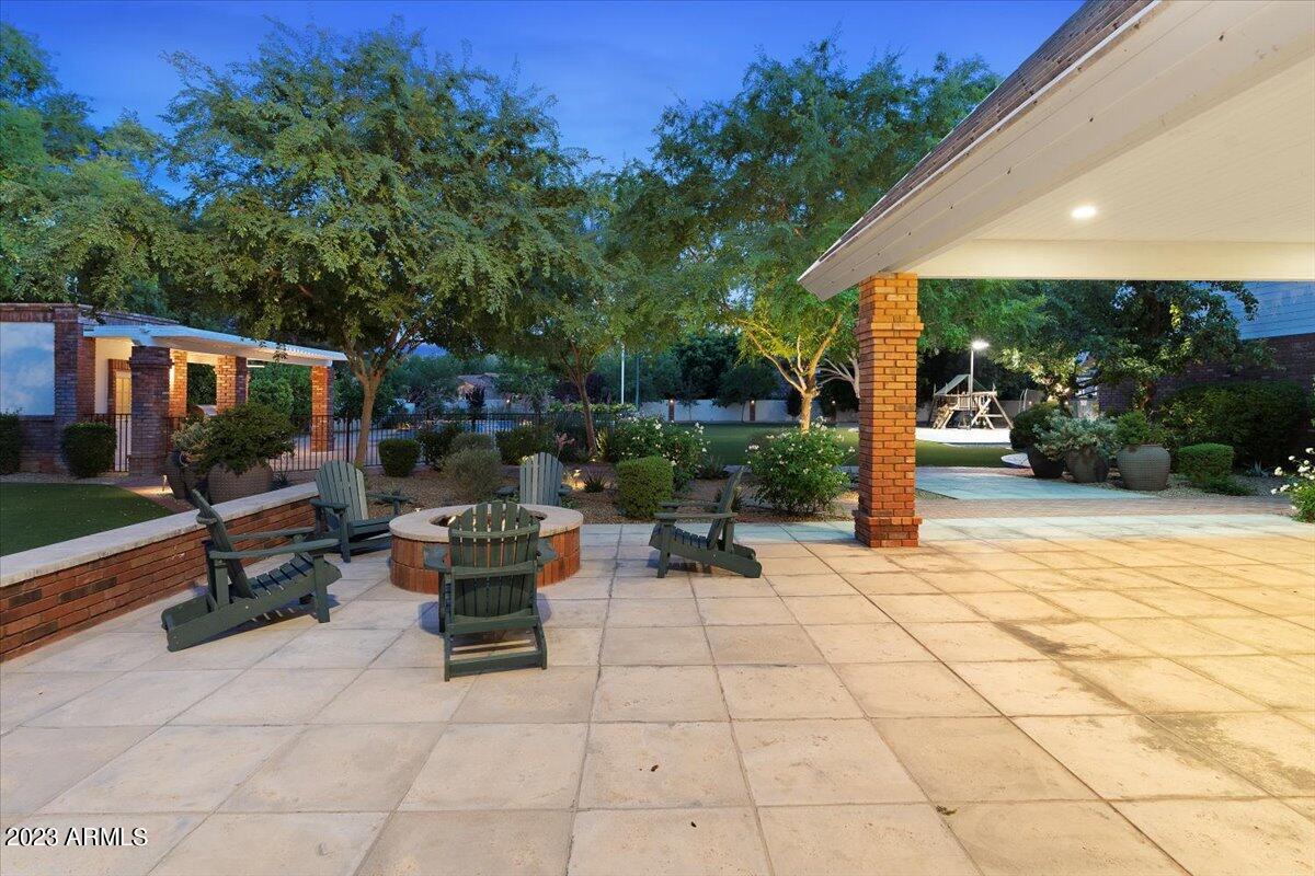 1001 East Caroline Lane Tempe, AZ 85284 - Photo 57 of 80 Plenty of Space to Lounge