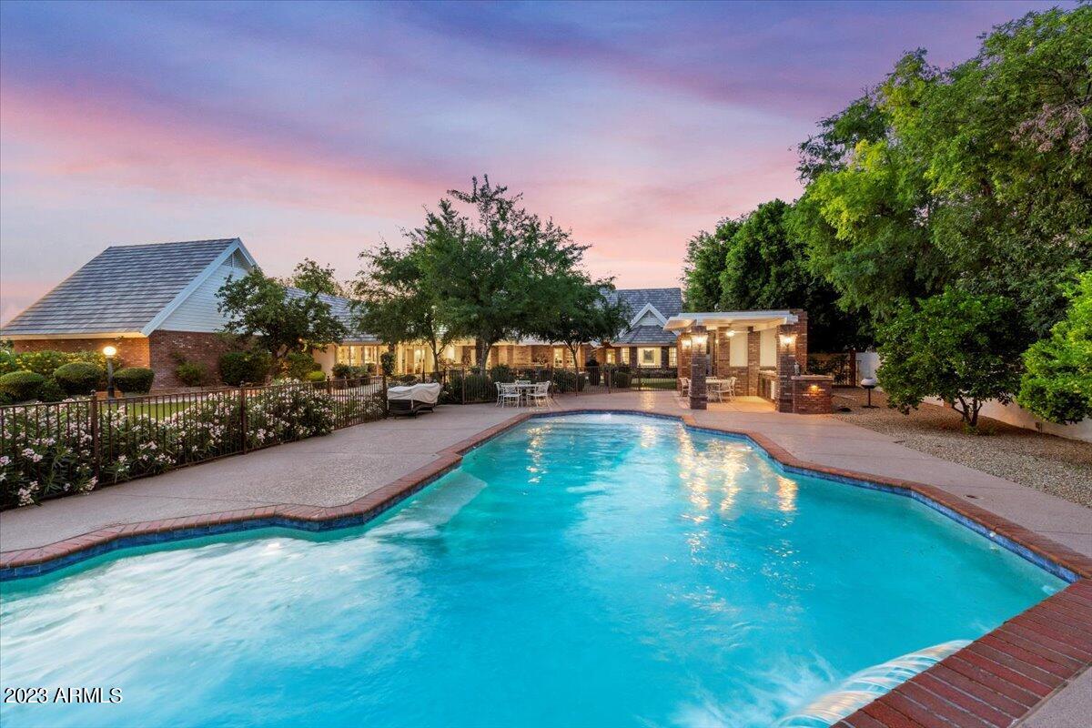 1001 East Caroline Lane Tempe, AZ 85284 - Photo 62 of 80 Saltwater Diving Pool