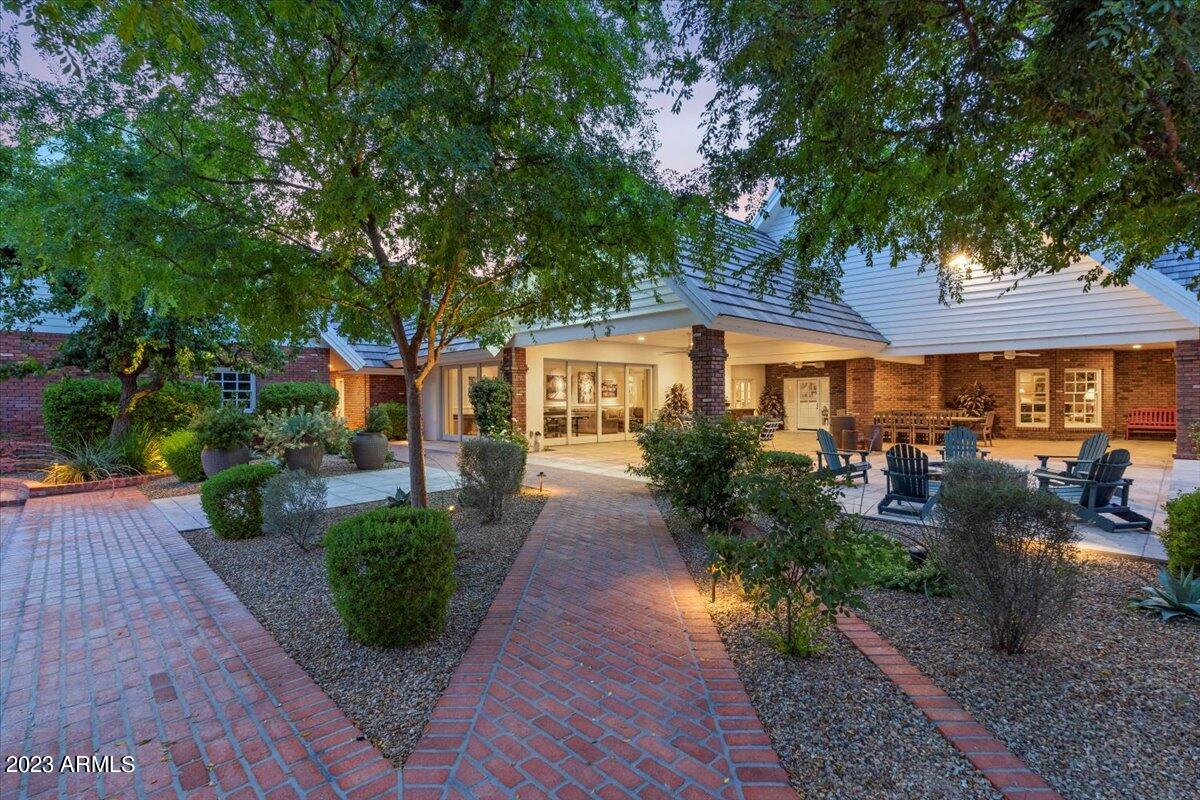1001 East Caroline Lane Tempe, AZ 85284 - Photo 72 of 80 Expansive Patio