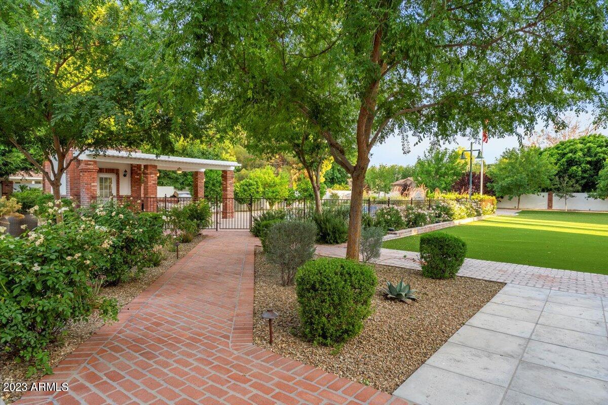 1001 East Caroline Lane Tempe, AZ 85284 - Photo 75 of 80 Beautifully Landscpaed
