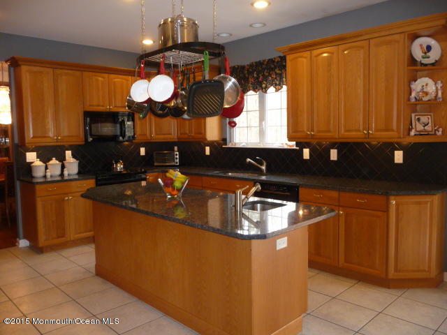 169 Long Swamp Road New Egypt, NJ 08533 - Photo 12 of 27 P1070457.JPG