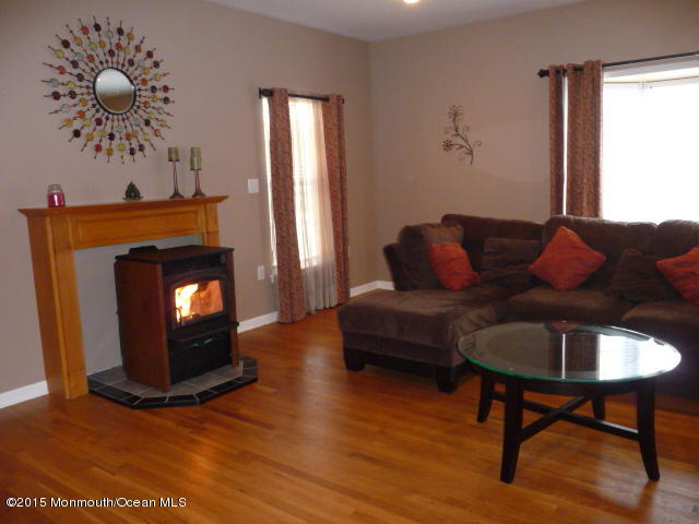 169 Long Swamp Road New Egypt, NJ 08533 - Photo 15 of 27 P1070471.JPG